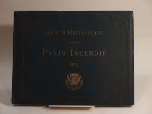 Estimation Histoire - Couverture du livre Estimation du livre « paris incendié – 1871. Album historique contenant : 1) Historique, par H. de Bleignerie ; 2) Notice sur les monuments et les rues incendiées, par E. Dangin ; 3) Vingt photographies artistiques des plus remarquables ruines de Paris. »