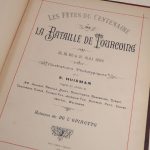 Couverture du livre Estimation du livre « souvenir du Centenaire de la Bataille de Tourcoing, 18 mai 1794-1894. Les Fêtes du Centenaire de la Bataille de Tourcoing – 18, 19, 20 & 21 mai 1894 – Illustrations phototypiques par S. Huisman d’après les clichés de MM. Acheray, Bataille, Buchy, Decottignies, Deherripon, Desmet, Destombes,Dubus, Fichaux Fils, Jourdain Fils, Huisman, Petit, Segard, Wattel, Welcomme. Relation de De l’Epinette. »