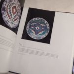 Couverture du livre Estimation du livre « dance of Fire. Iznik Tiles and Ceramics in the Sadberk Hanim Museum and Omer M. Loc Collections. »