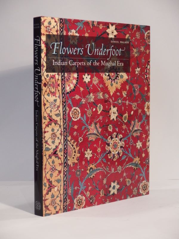 Couverture du livre Estimation du livre « flowers Underfoot. Indian Carpets of the Mughal Era. »