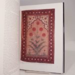 Couverture du livre Estimation du livre « flowers Underfoot. Indian Carpets of the Mughal Era. »