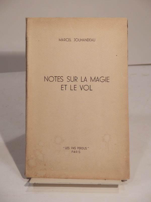 Couverture du livre Estimation du livre « notes sur la magie et le vol. »