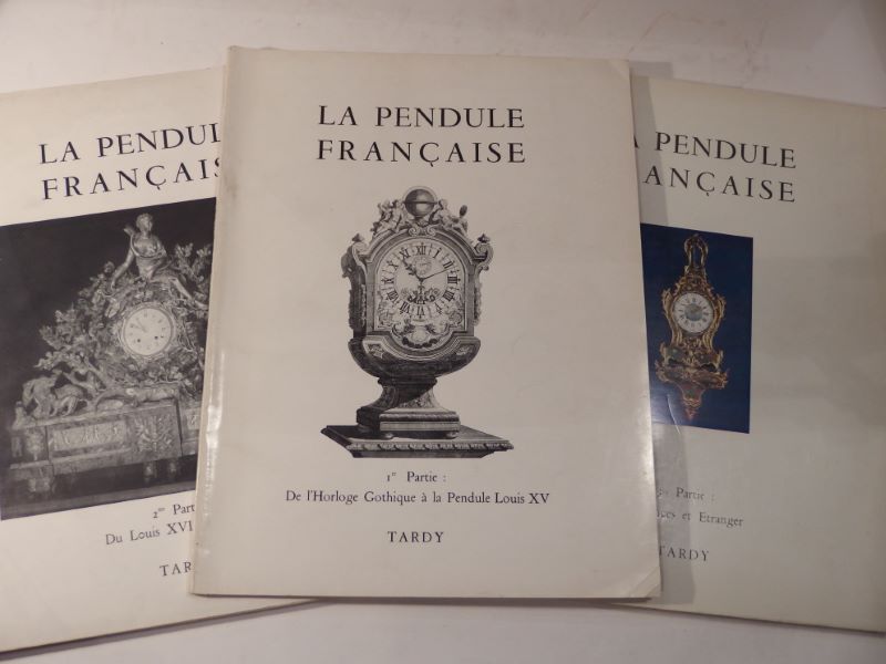 Couverture du livre Estimation du livre « la Pendule française. 1re Partie : De l’Horloge gothique à la Pendule Louis XV. – 2ème partie : Du Louis XVI à nos jours. – 3e Partie : Provinces et Etranger. Documentation recueillie auprès de nos penduliers. »