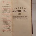Couverture du livre Estimation du livre « les Arrets d’amours, avec l’Amant rendu cordelier, à l’observance d’amours, par Martial d’Auvergne, dit de Paris, Procureur au Parlement. Accompagnez de commentaires juridiques, et joyeux, de Benoit de Court, jurisconsulte. Dernière édition, revue corrigée et augmentée de plusieurs arrêts, de notes, et d’un glossaire des anciens termes. »