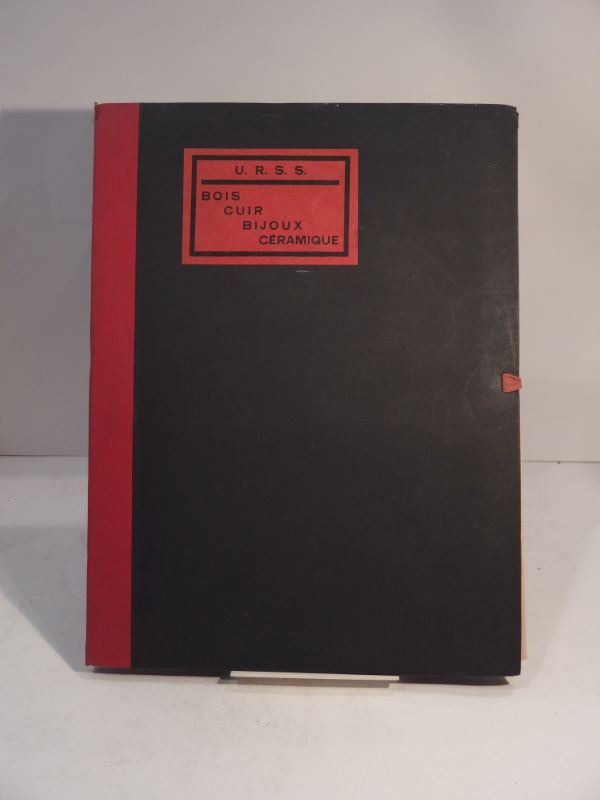 Couverture du livre Estimation du livre « u.R.S.S. – Bois, Céramique, Bijoux, Cuir. Art populaire russe. »