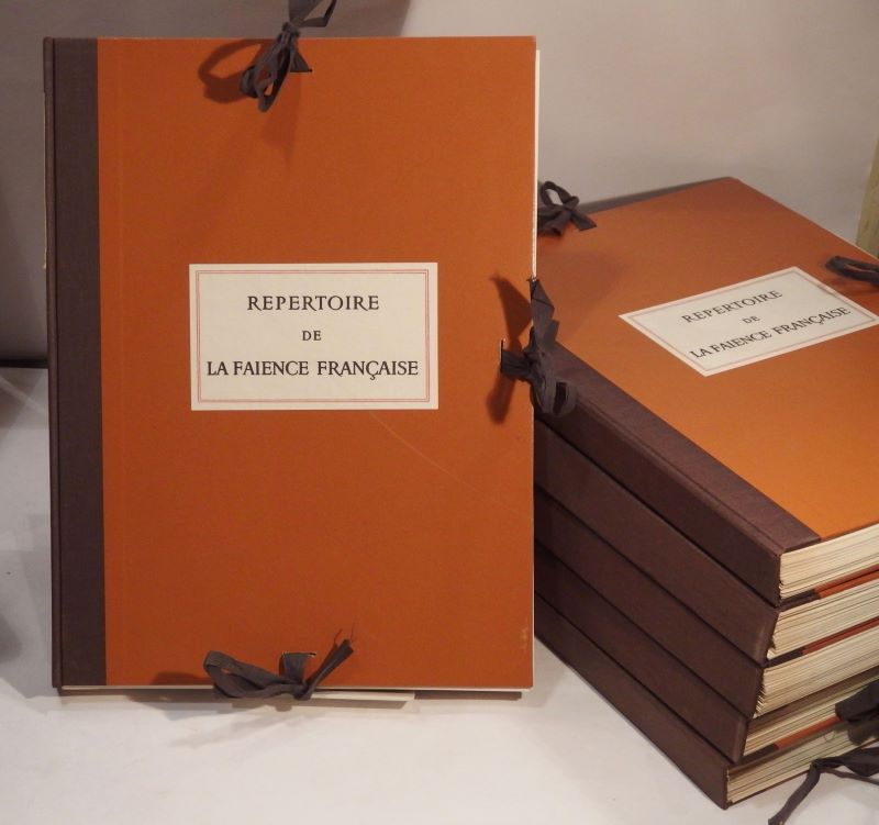 Couverture du livre Estimation du livre « répertoire de la faïence française. Publié à l’occasion de l’Exposition rétrospective de la Faïence Française au Musée des Arts Décoratifs […]. »