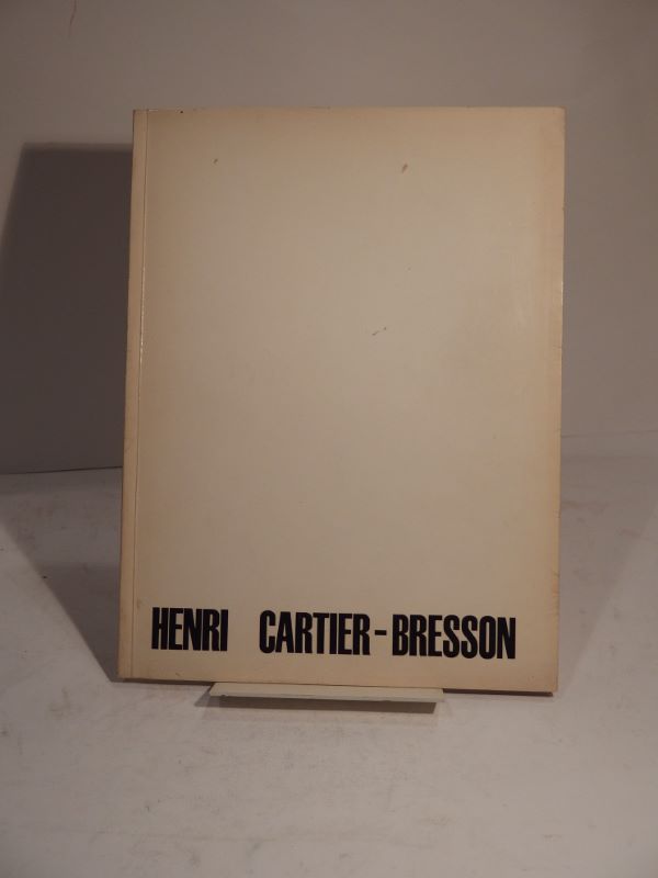 Couverture du livre Estimation du livre « henri Cartier-Bresson. Mostra dell’opera di Henri Cartier-Bresson, allestita sotto l’alto patrocinio dell’Ambasciata di Francia in Italia, con la collborazione del Centro Francese di Studi, di Milano e dell’ente manifestazioni milanesi, da Popular Photography itaniana. Villa comunale dal 2 al 30 ottubre 1967. »