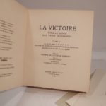 Couverture du livre Estimation du livre « la Victoire sous le signe des trois Croissants. Tome II – La vie, les peines et les gloires de la 3e D.I.A. en France et en Allemagne. Préface du général de Lattre de Tassigny. Texte du Capitaine Moreau. Illustrations du lieutenant Jouanneau-Irriera. »