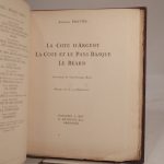 Couverture du livre Estimation du livre « la Côte d’Argent – La Côte et le Pays basque – Le Béarn. Couverture de Tony-Georges Roux. Ouvrage orné de 174 héliogravures. »