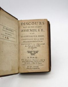 Estimation Sciences et médecine - Couverture du livre Estimation du livre « discours fait en une célèbre assemblée par le chevalier Digby, chancelier de la reine de la Grande-Bretagne, &c. touchant la guérison des plaies par la poudre de sympathie »
