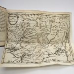 Couverture du livre Estimation du livre « histoire de la révolution des estats du grand mogol [suivi de:] Evenemens particulier, Ou ce qui s’est passé de plus considérable après la guerre pendant cinq ans, ou environ, dans les estats du grand mogol [suivi de:] Suite des mémoires du sieur Bernier sur l’empire du grand mogol »