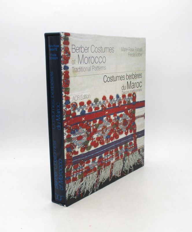 Couverture du livre Estimation du livre « costumes berbères du Maroc. Décors traditionnels – Berber Costumes of Morocco. Traditionnal Patterns »