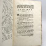 Couverture du livre Estimation du livre &laquo;&nbsp;petri Mambruni soc Iesu Opera Poetica. Accessit Dissertatio de Epico Carmine&nbsp;&raquo;