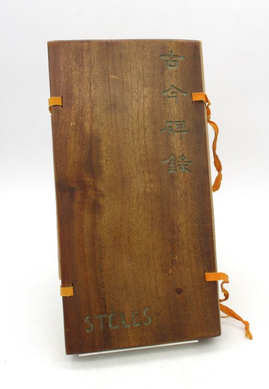 Couverture du livre Estimation du livre « stèles »