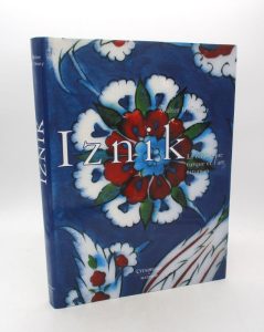 Estimation Beaux-Arts - Couverture du livre Estimation du livre « iznik : La Céramique turque et l’art ottoman »