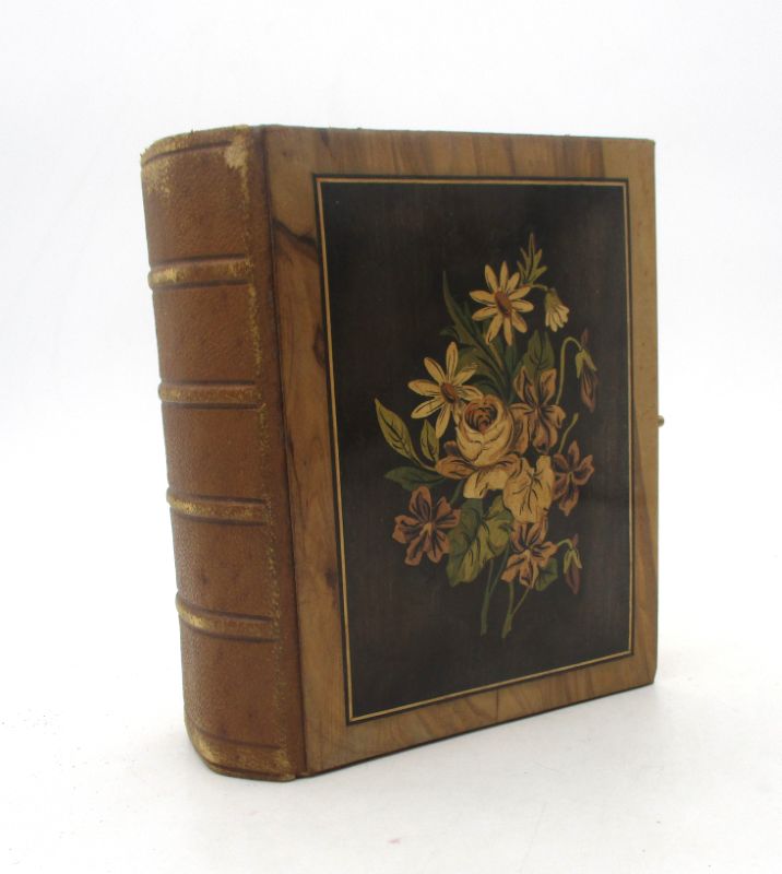 Image supplémentaire du livre Estimation du livre « album de photographies de costumes traditionnels »