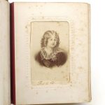 Couverture du livre Estimation du livre « album de photographies de costumes traditionnels »