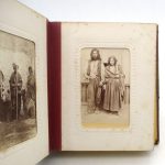 Couverture du livre Estimation du livre « album de photographies de costumes traditionnels »