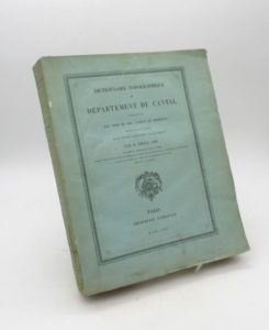 Estimation Voyages-Atlas - Couverture du livre Estimation du livre « dictionnaire topographique du département du Cantal comprenant les noms de lieu anciens et modernes »