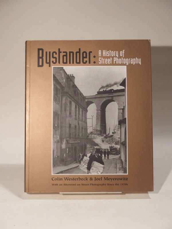 Couverture du livre Estimation du livre « bystander: A History of Street Photography. »